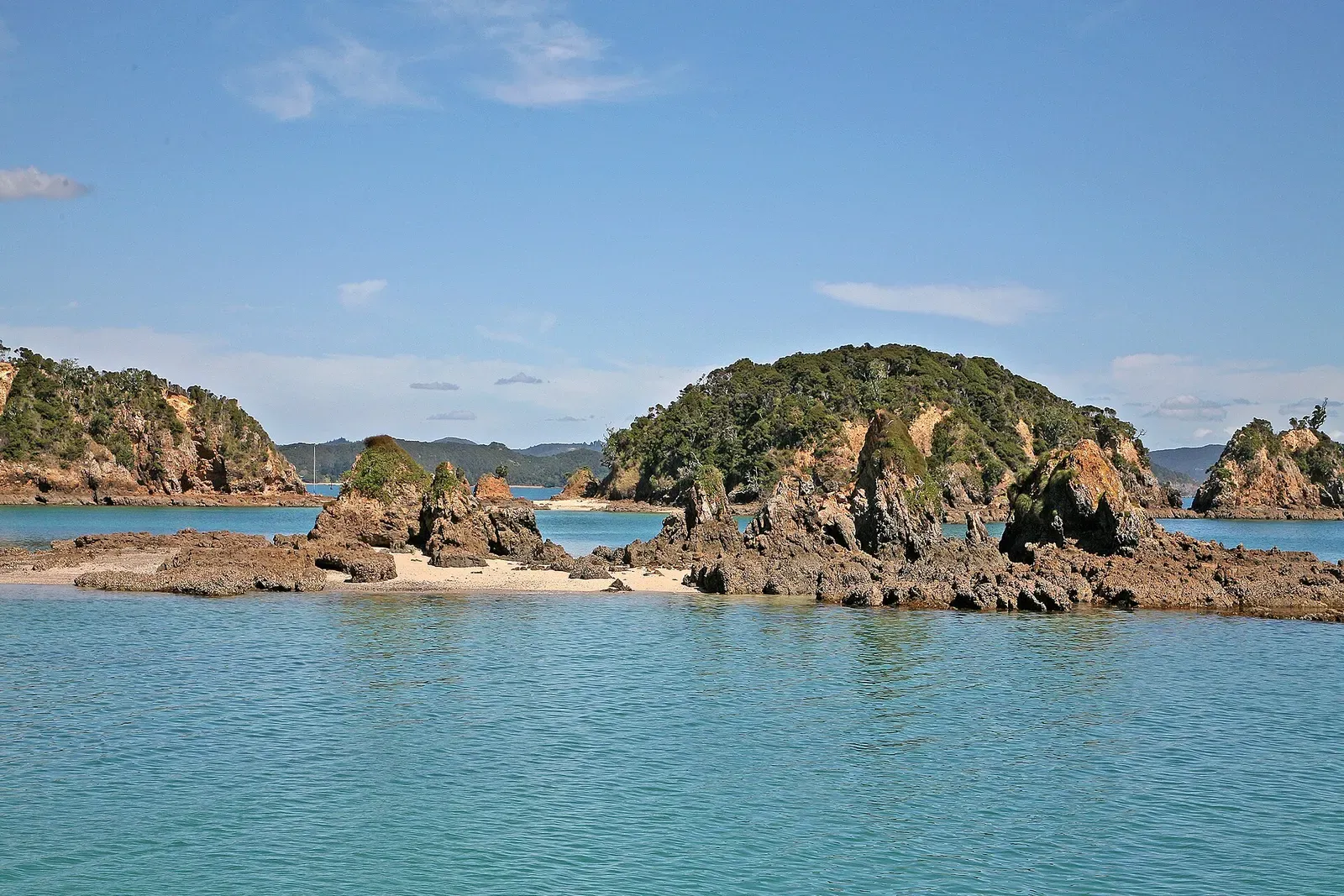Rocky islets and turquoise channels across the Bay of Islands, New Zealand